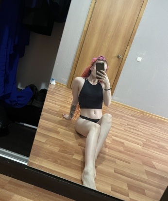 Живу в Москве, и мой опыт в этой сфере позволяет мне угодить самым изысканным желаниям. Со мной ты испытаешь незабываемые моменты страсти и раскрепощения. Мои услуги включают классический и эротический массаж, оральный и классический секс, а также многое другое. Моя фигура восхитительна, а фото подтверждают это. Мои клиенты всегда оставляют положительные отзывы и возвращаются ко мне снова и снова. Приходи ко мне, и я покажу тебе, что такое настоящий праздник страсти и наслаждения. 🌹💋✨ 7708, 22 года